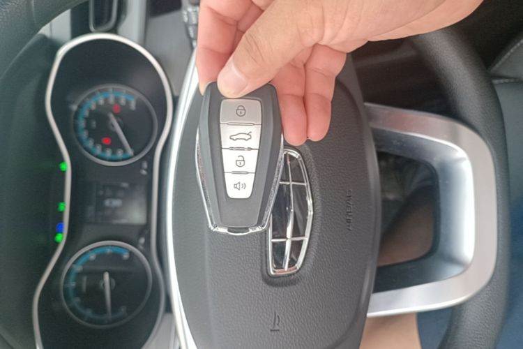 GEELY Emgrand 2021 car image #9