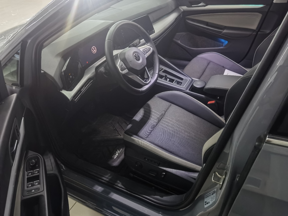 Volkswagen Golf 2023 #2 Volkswagen Golf 2023 صورة سيارة #2