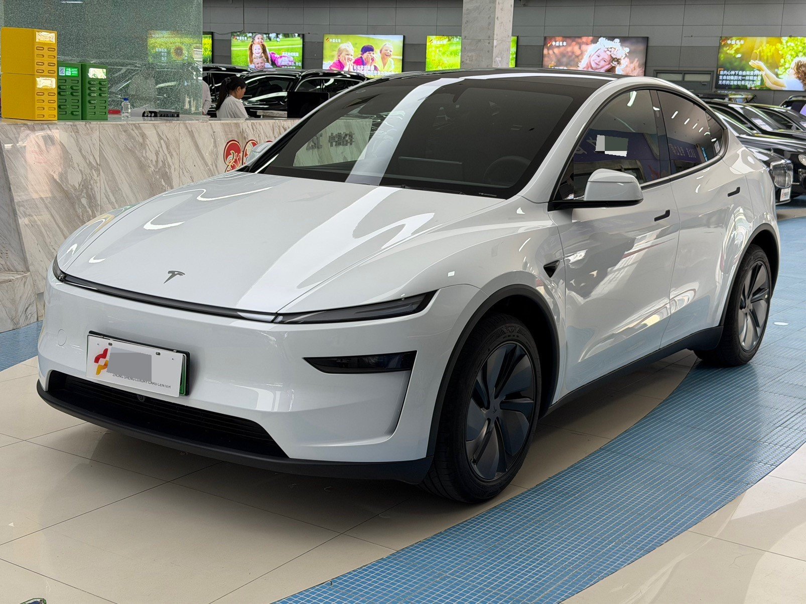 Tesla Model Y 2026 Tesla Model Y 2026 immagine di auto