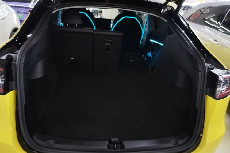 Tesla Model Y 2022 car image #19