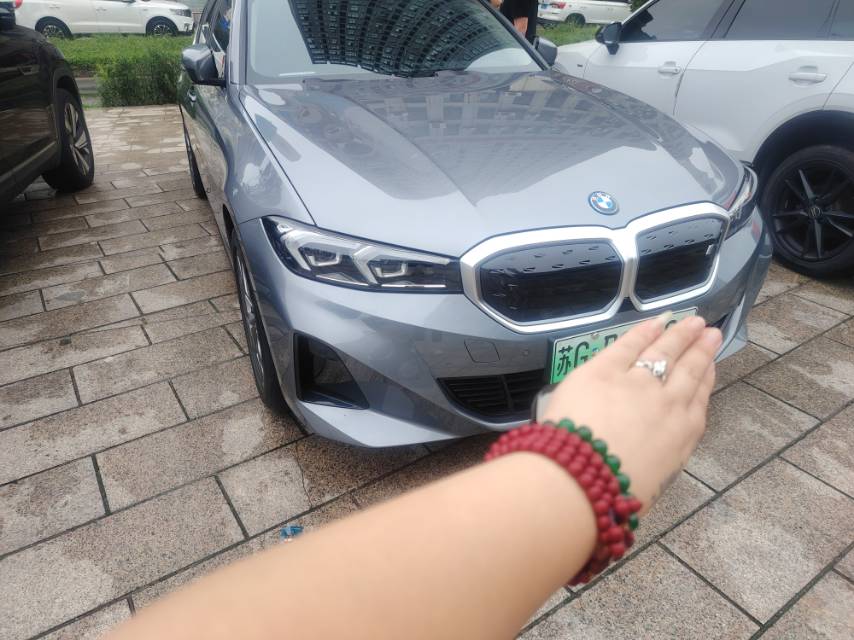 BMW i3 2023 car image #2