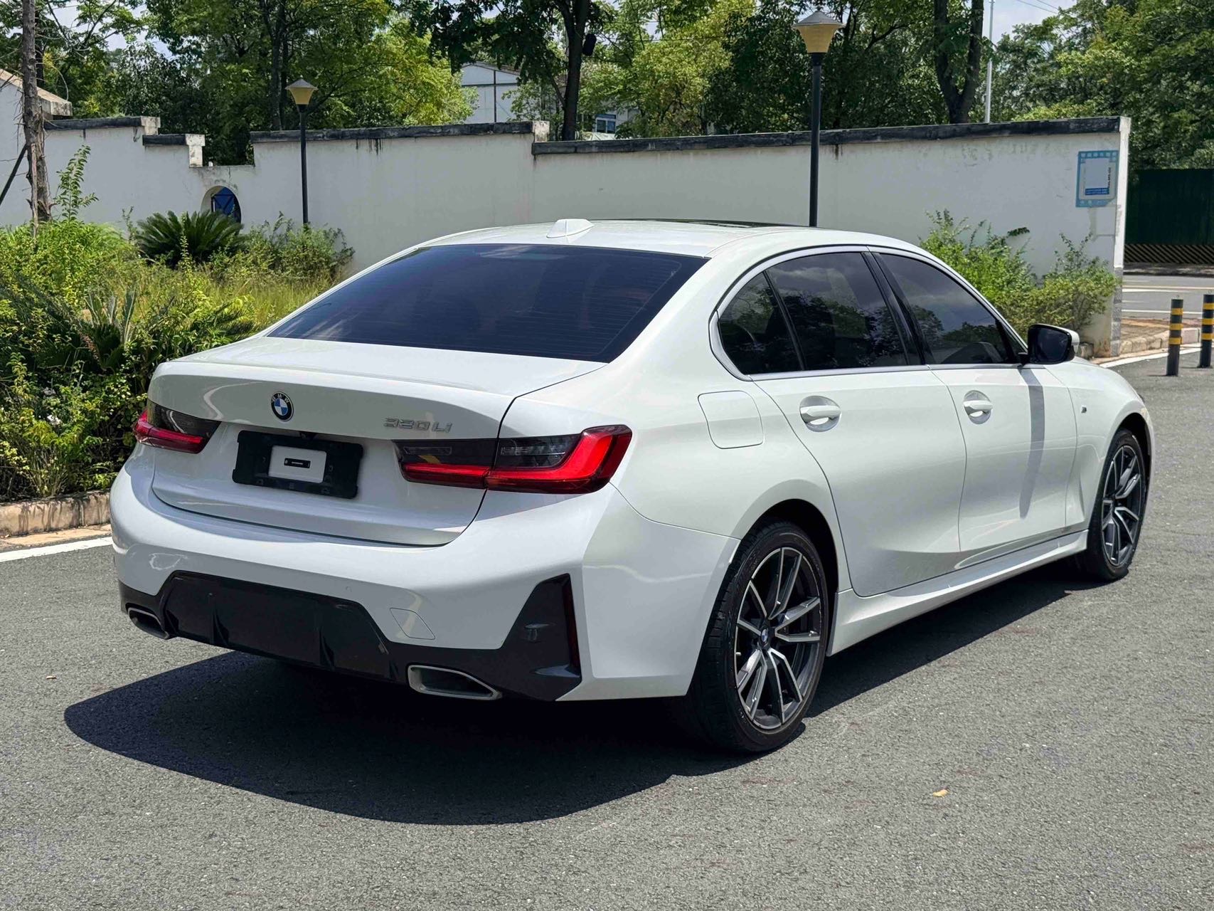 BMW 3 Series 2024 imagem de carro #9