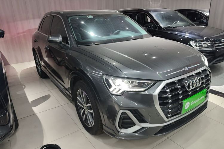 Audi Q3 2023 car image #4