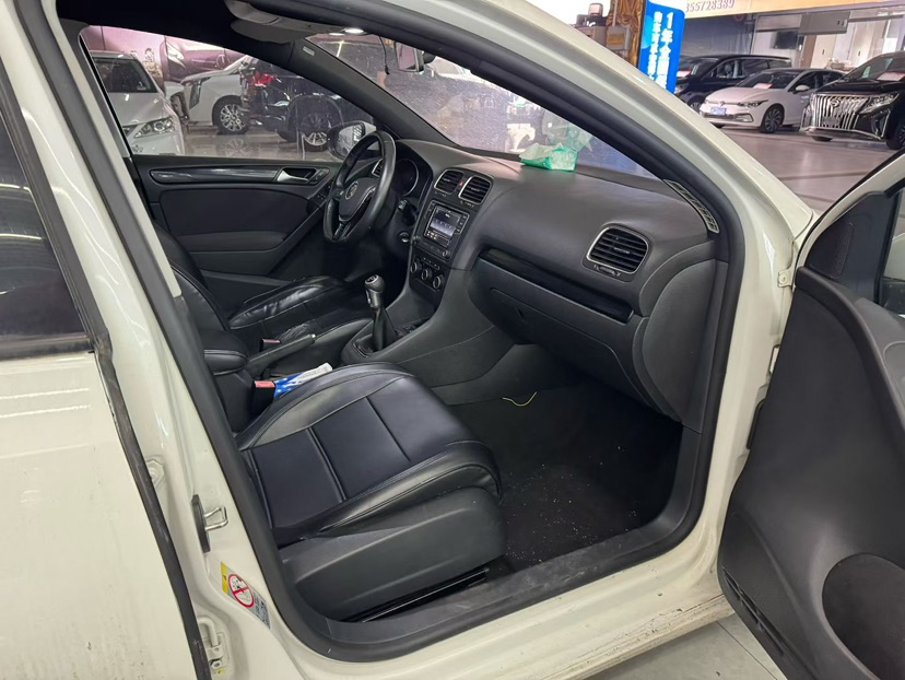 Volkswagen Golf 2013 car image #8