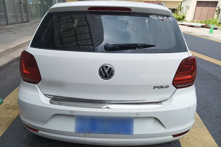 Volkswagen Polo 2015 car image #4