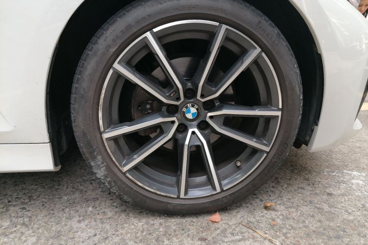BMW 3 Series 2022 #9 BMW 3 Series 2022 صورة سيارة #9