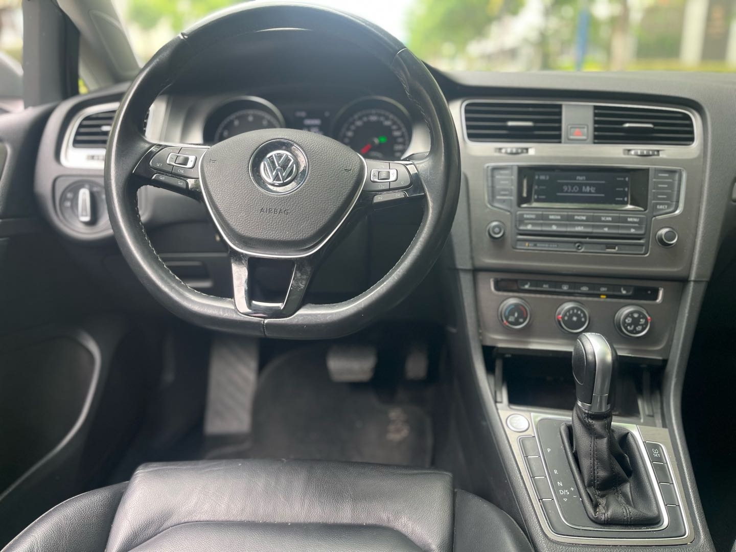 Volkswagen Golf 2015 car image #12