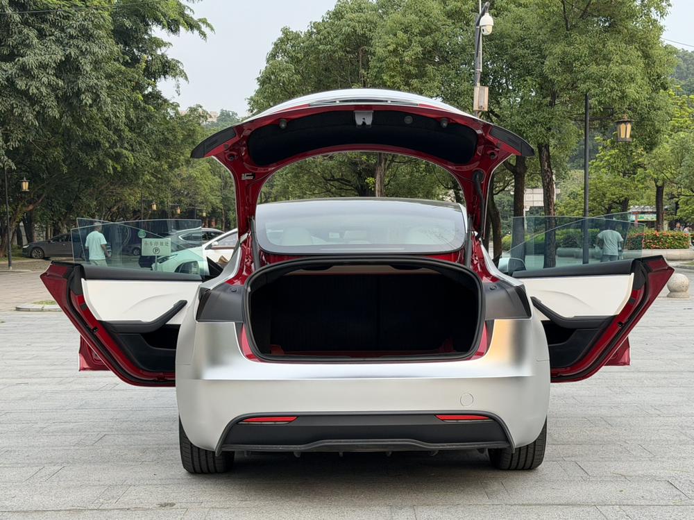 Tesla Model 3 2026 car image #10
