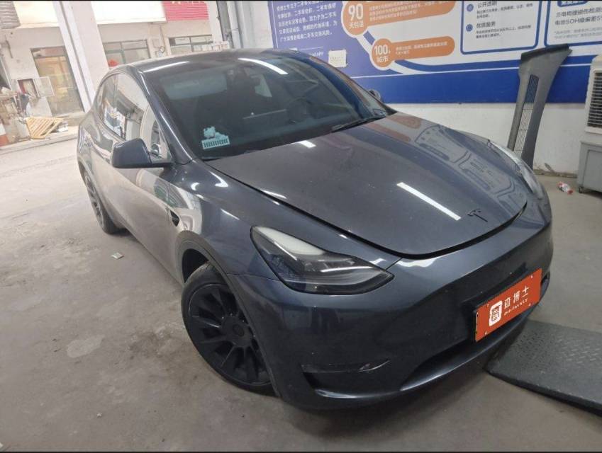 Tesla Model Y 2021 car image #2