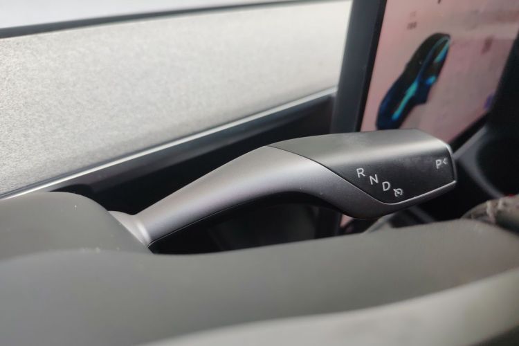 Tesla Model Y 2023 car image #14