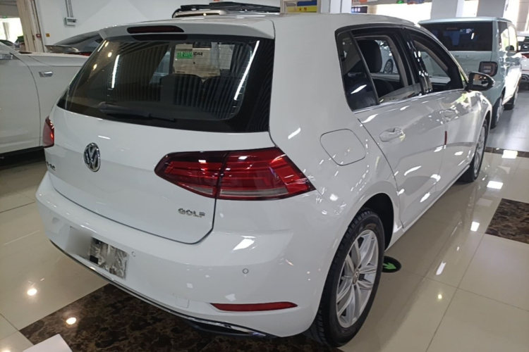Volkswagen Golf 2018 car image #7