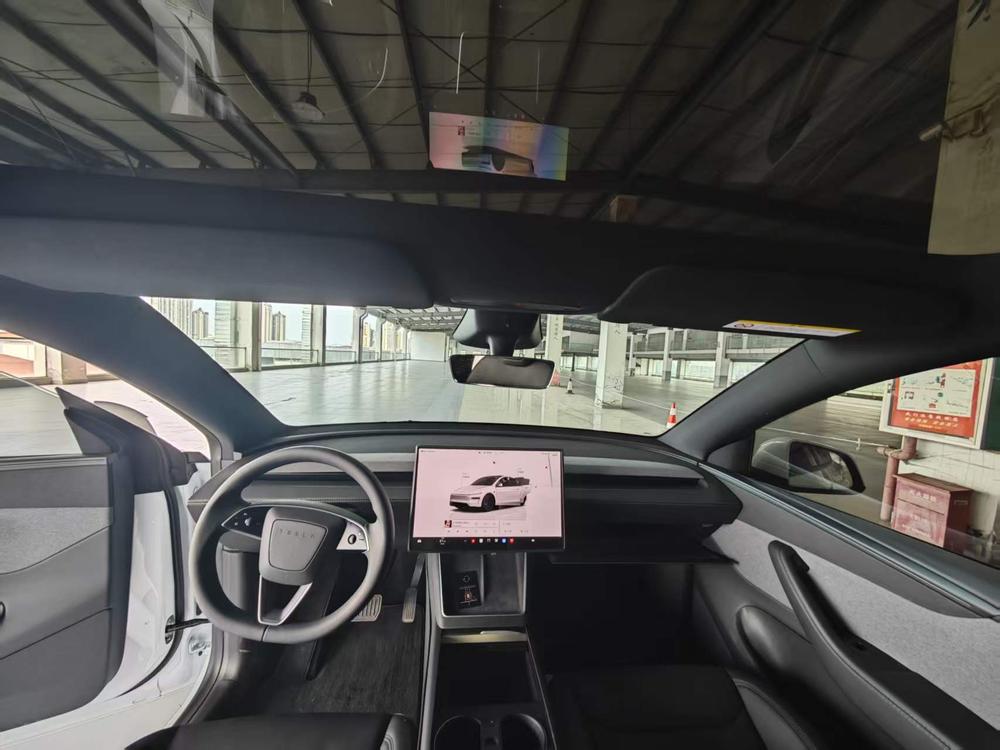 Tesla Model Y 2026 car image #6