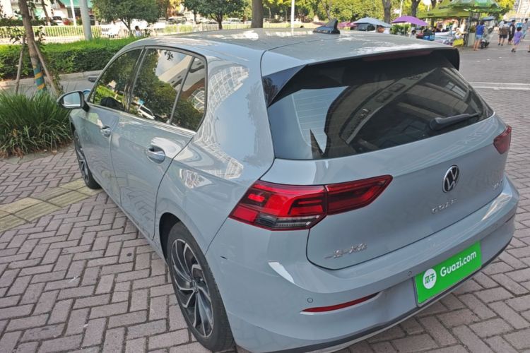Volkswagen Golf 2023 car image #5