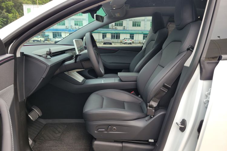 Tesla Model Y 2025 #25 Tesla Model Y 2025 car image #25