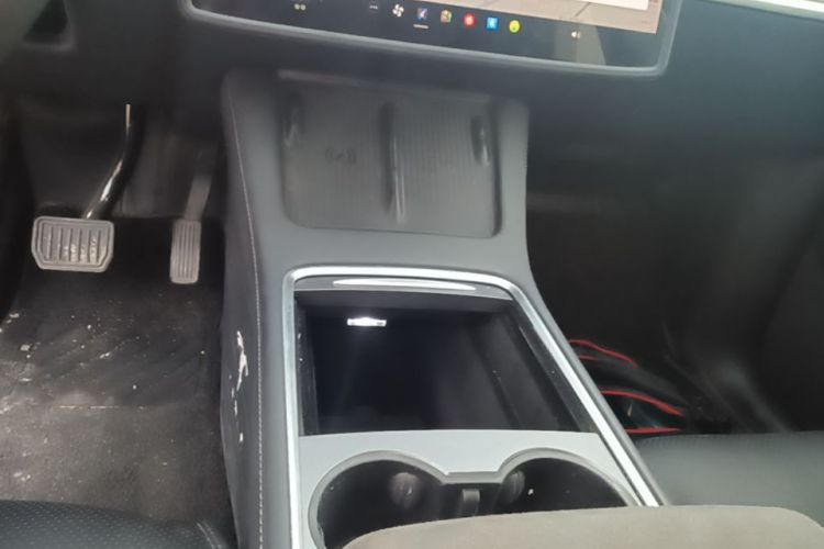 Tesla Model Y 2024 #14 Tesla Model Y 2024 car image #14