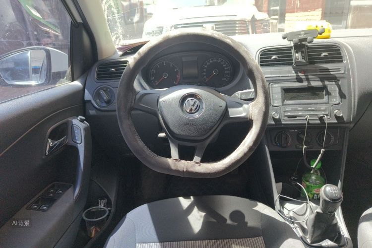 Volkswagen Polo 2016 car image #12