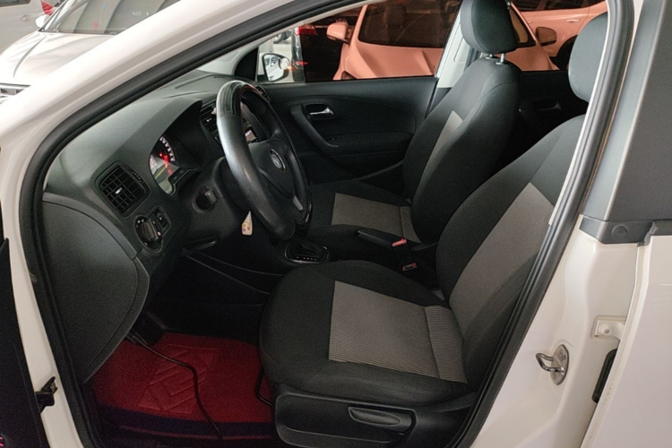 Volkswagen Polo 2017 car image #15