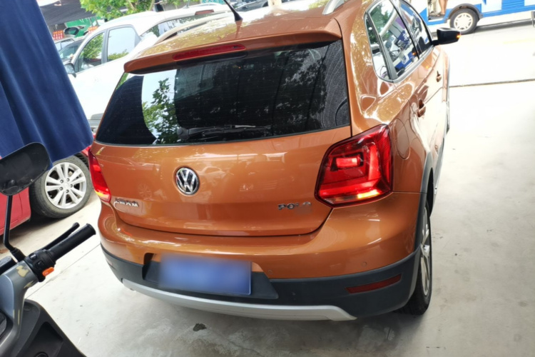 Volkswagen Polo 2016 car image #6