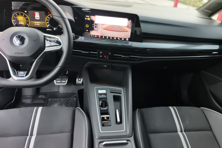 Volkswagen Golf 2021 car image #19