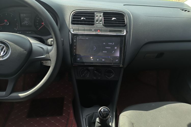 Volkswagen Polo 2017 car image #13