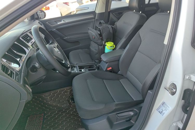 Volkswagen Golf 2018 car image #15