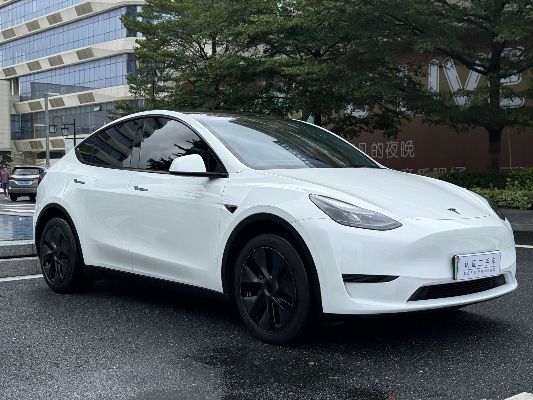 Tesla Model Y 2024 car image #3
