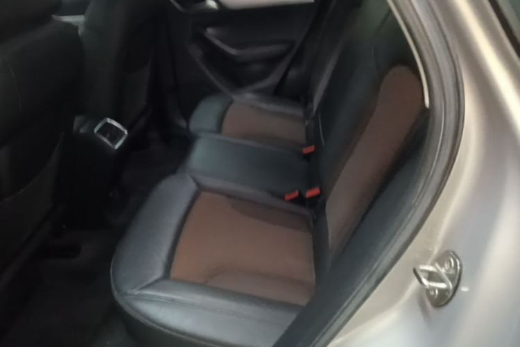 Audi Q3 2019 immagine di auto #17