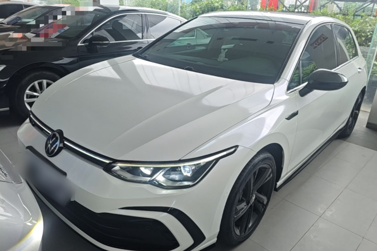 Volkswagen Golf 2021 car image #2
