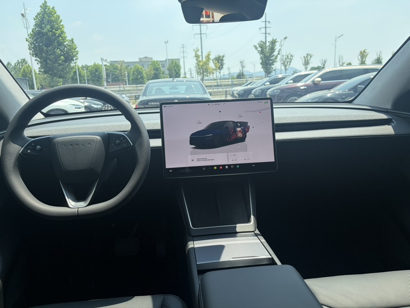 Tesla Model Y 2025 #6 Tesla Model Y 2025 car image #6