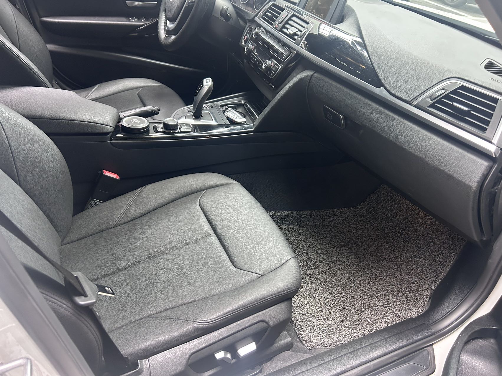 BMW 3 Series 2017 #6 BMW 3 Series 2017 car image #6