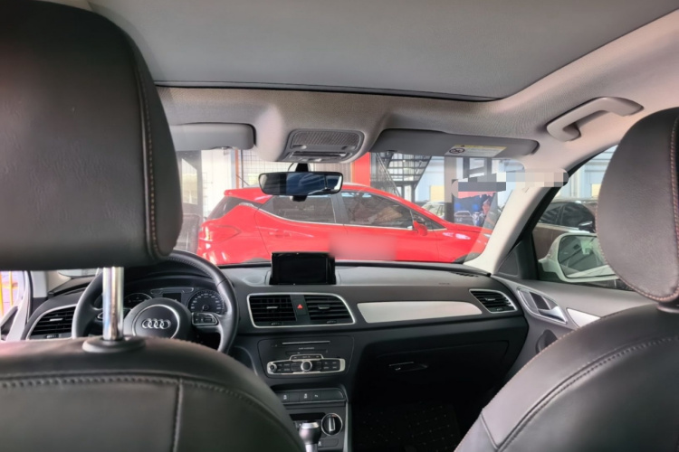 Audi Q3 2019 car image #20
