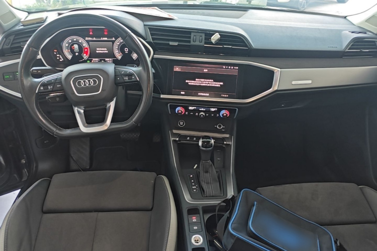 Audi Q3 2022 car image #10