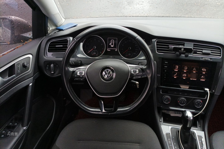 Volkswagen Golf 2020 car image #12