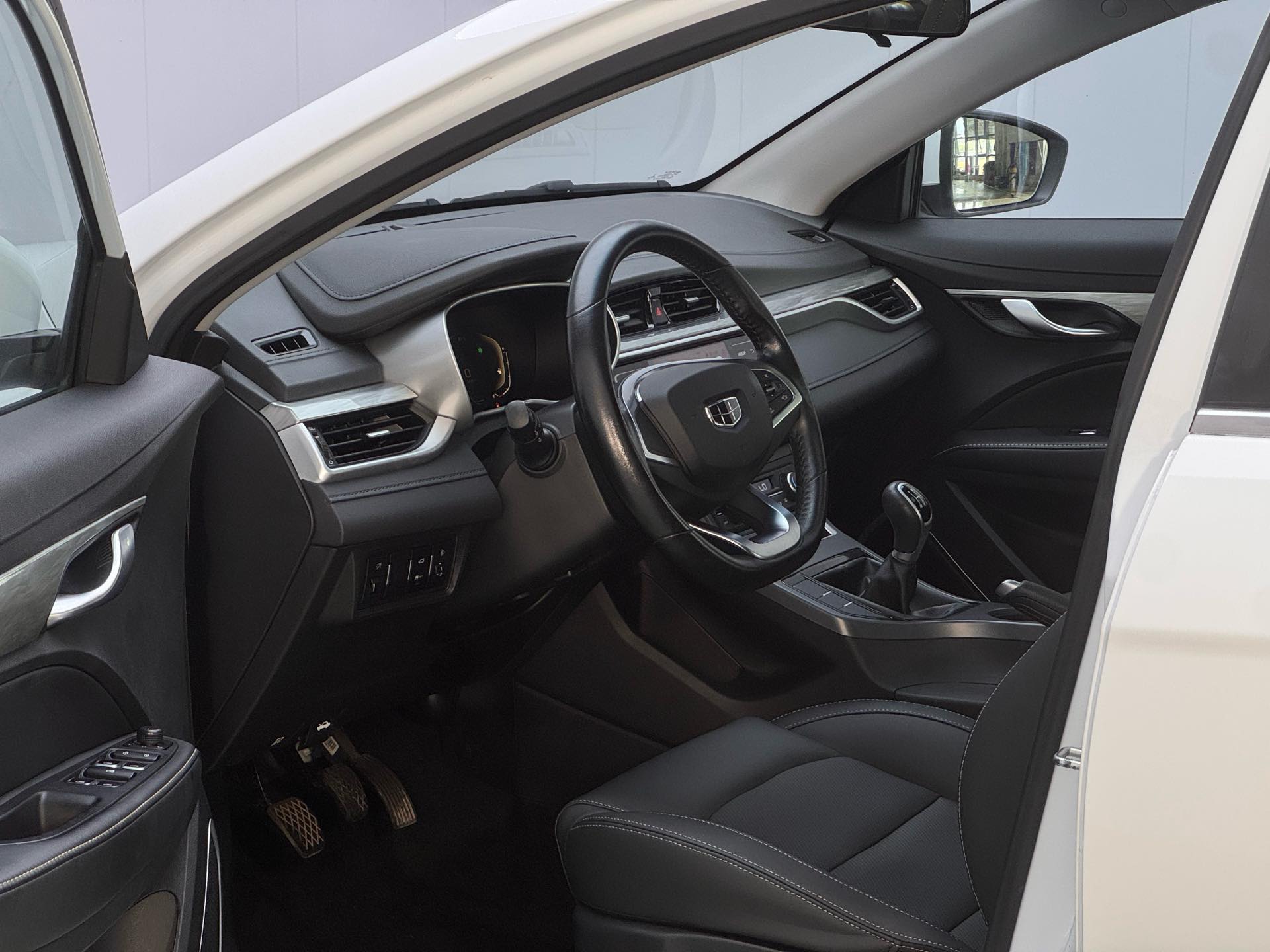 GEELY Emgrand 2019 #5 GEELY Emgrand 2019 car image #5