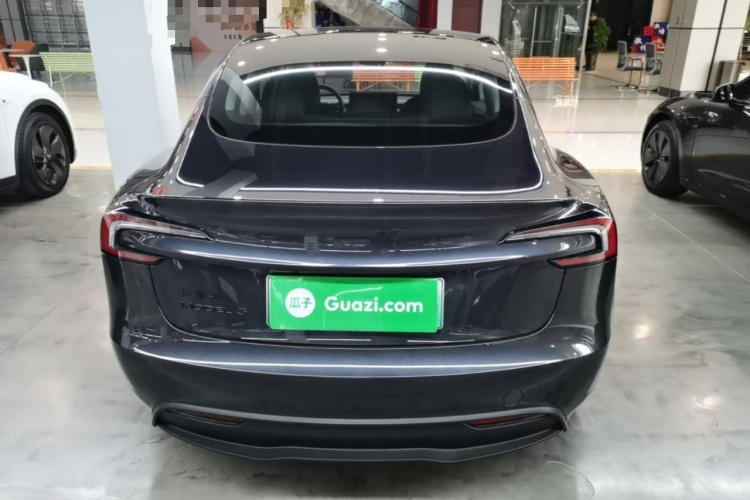 Tesla Model 3 2026 car image #4