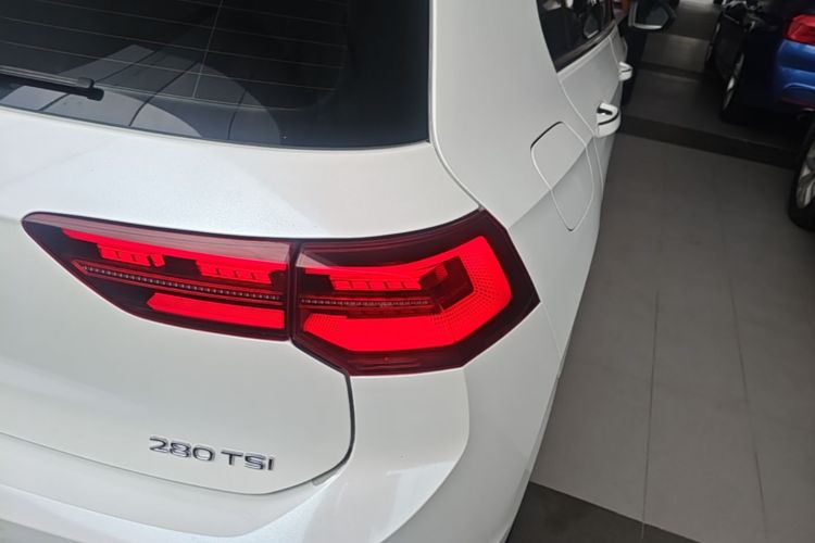 Volkswagen Golf 2021 car image #8