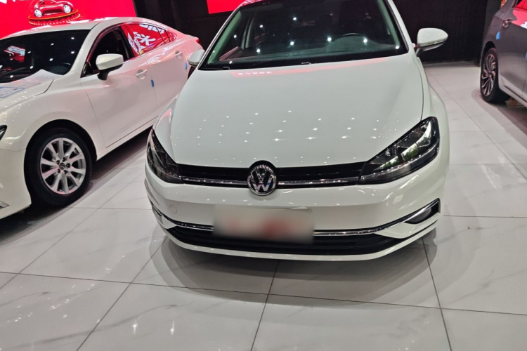 Volkswagen Golf 2020 car image #3