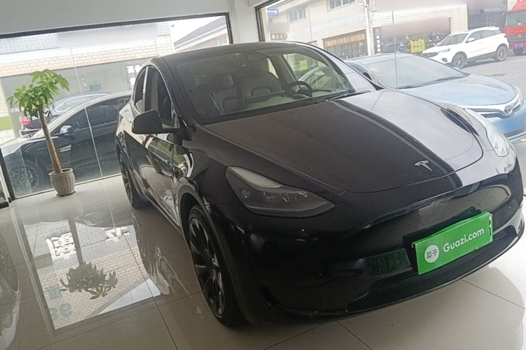 Tesla Model Y 2022 car image #4