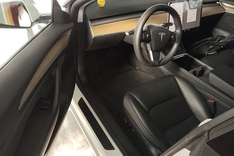 Tesla Model 3 2021 car image #16