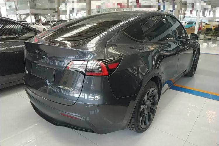Tesla Model Y 2024 #5 Tesla Model Y 2024 car image #5