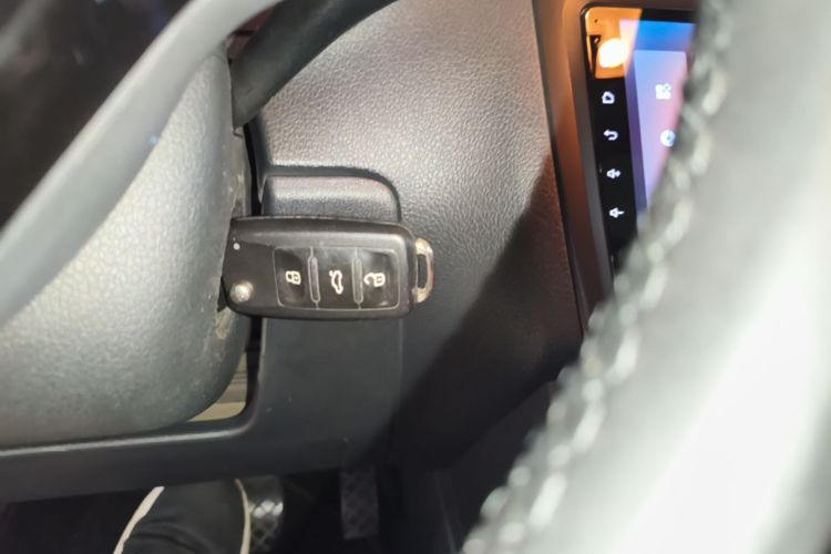 Volkswagen Polo 2017 car image #9