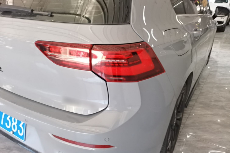 Volkswagen Golf 2024 car image #8