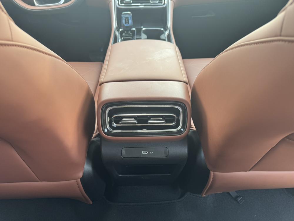 GEELY Emgrand 2025 #11 GEELY Emgrand 2025 car image #11