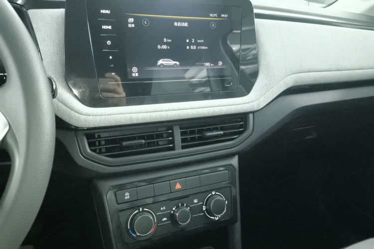 Volkswagen Tharu 2025 immagine di auto #13