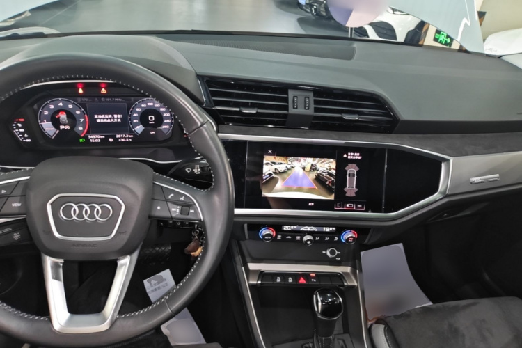 Audi Q3 2020 immagine di auto #11