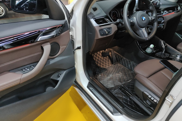 BMW X1 2020 car image #12