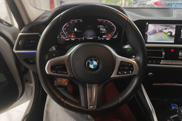 BMW 3 Series 2022 car image #11