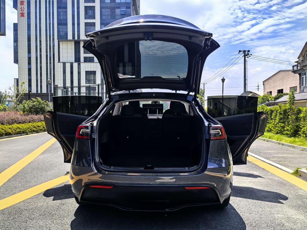 Tesla Model Y 2023 #6 Tesla Model Y 2023 car image #6