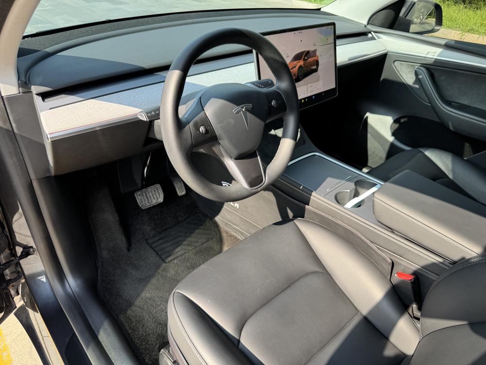 Tesla Model Y 2025 car image #16
