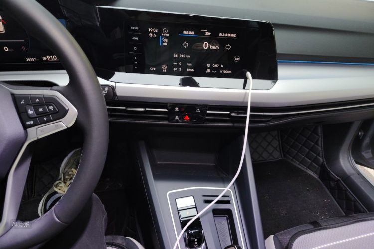 Volkswagen Golf 2023 car image #15